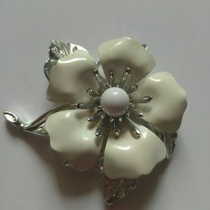 Sarah Coventry Flower Brooch